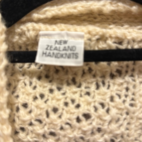 Cream hand knit in New Zealand. Beautiful condition - Picture 4 of 6